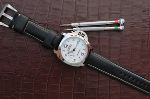 Copy Cheap Panerai PAM523 Ladies Leather Strap Watch01363