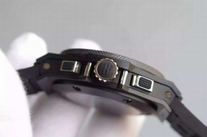 Fake AAAAA Hublot Big Bang 44mm Carbon Fiber Black Gummy Strap Watch00669