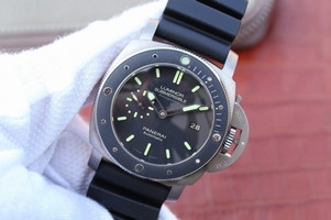 Fake Panerai PAM389 Black Rubber Strap Watch01334
