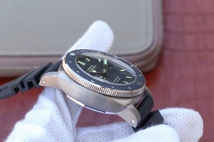 Fake Panerai PAM389 Black Rubber Strap Watch01334