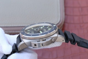 Fake Panerai PAM389 Black Rubber Strap Watch01334