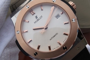 Hublot Classic Fusion 42mm J White Dial Black Gummy Strap Watch01161