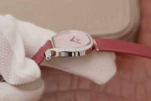 Imitation AAA Omega Omegamania Specialities 5886.72.51 Diamonds Bezel Pink Dial Ronda Quartz Omega Watch01107
