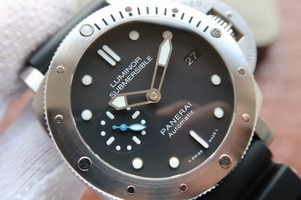 Panerai Luminor Submersible PAM682 Rubber Strap Watch00610
