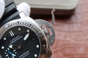 Panerai Luminor Submersible PAM682 Rubber Strap Watch00610
