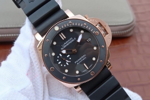 Panerai Luminor Submersible PAM684 Rubber Strap Panerai Watch01200
