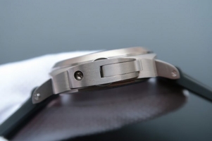 Panerai PAM562 Titanium Rubber Strap Watch01007