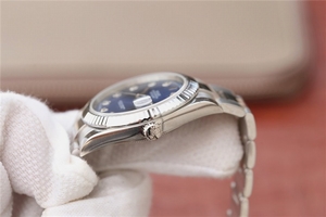 Replica Rolex DateJust 41mm 126334 Fluted Bezel Blue Dial Diamonds Markers Bracelet Watch00521