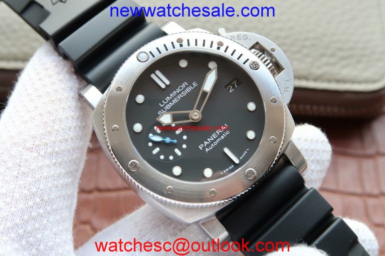Panerai Luminor Submersible PAM682 Rubber Strap Watch00610
