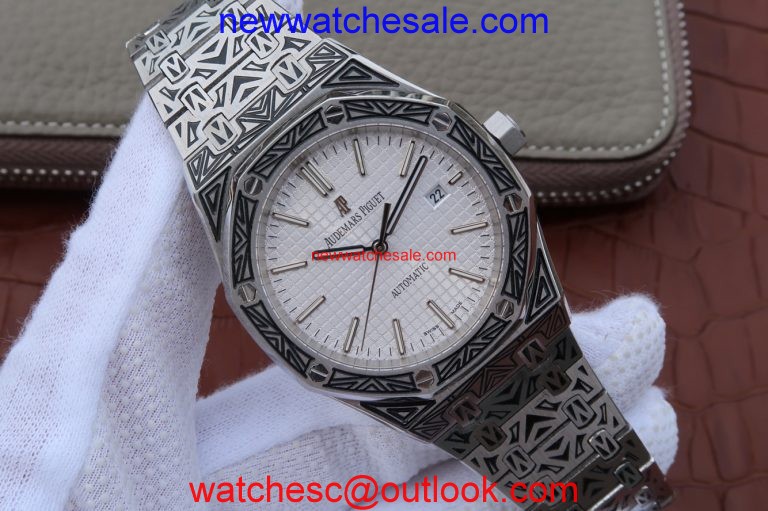 Replica Hot Audemars Piguet Royal Oak 41mm Engraved Case White Textured Dial Bracelet Watch01249